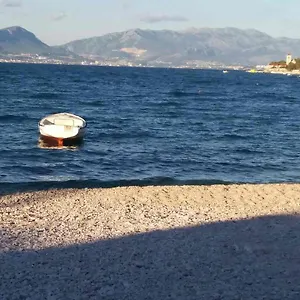 https://apartments-paola.hotels-in-trogir.com