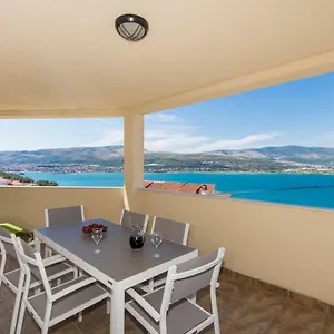 https://apartments-bluesky.hotels-in-trogir.com